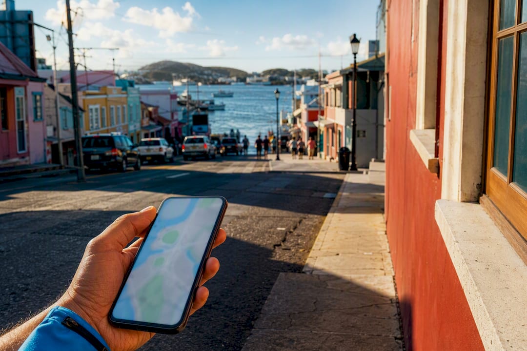Traveler using mobile data in Antigua